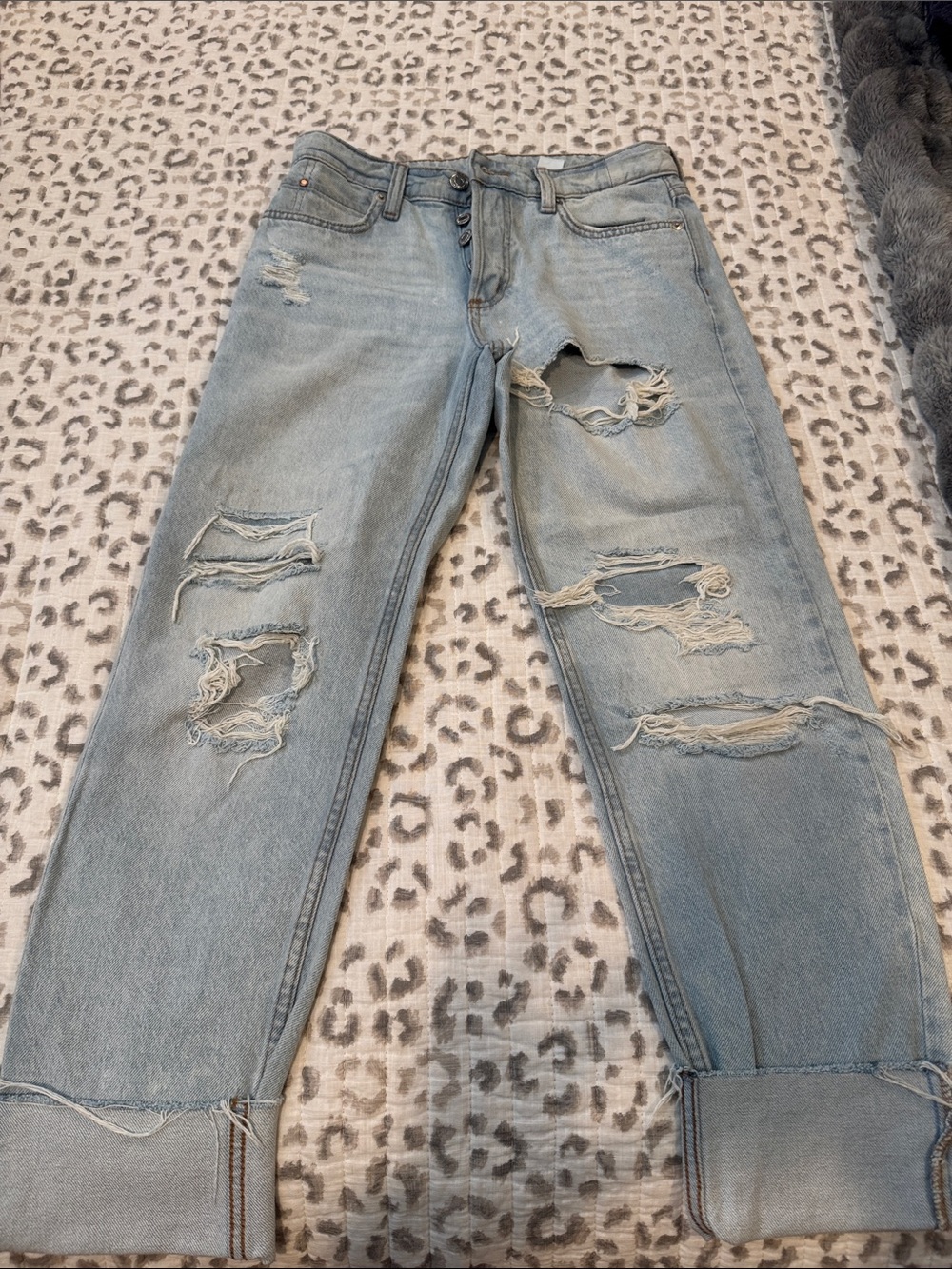 H&M Light Blue Distressed Men’s Jeans